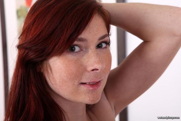 Kattie - Watersports / Solo piss girl