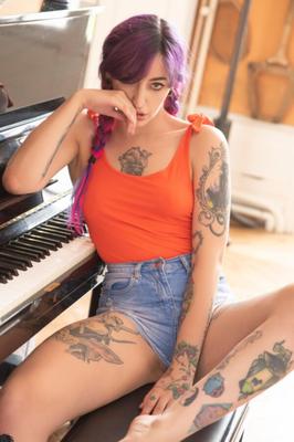 Suicide Girls – Brisen – Scala Superlocria