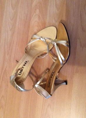 Meine Oma hat neue High Heels