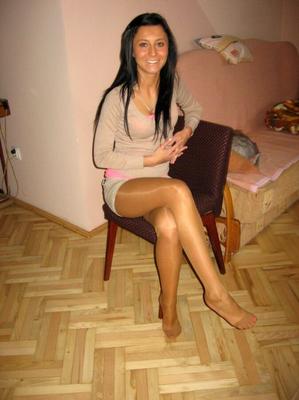 Amateurs In Shiny Pantyhose