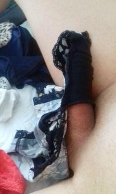 Wanking in MILF&#;s panties