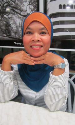 Wanita Tudung Leah