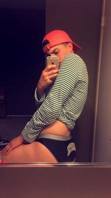 Meninos em roupa íntima