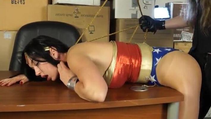 superheroines strangled