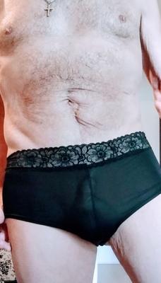 朝のパンティーポーズ