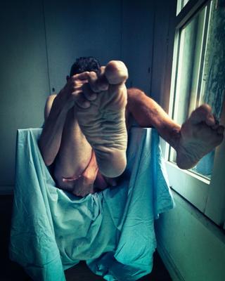 pés masculinos amadores