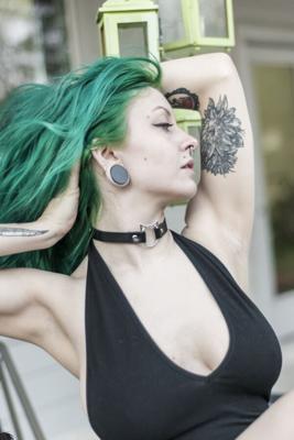 Suicide Girls – Kreide – Tiny Castles