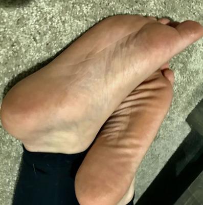 Jennie pieds de trentenaire sexy