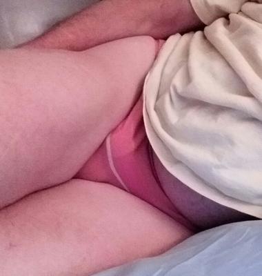 Cul et bite en culotte brillante