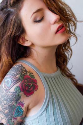 Suicide Girls - Mille - Através do espelho