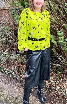 Cumsluts tragen Leder und Stiefel.