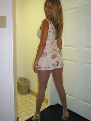 puta MILF en pantimedias traseras T