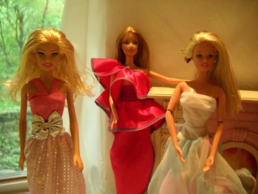 Barbie vestida e desprotegida dois