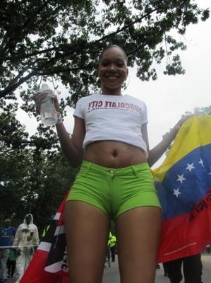 Linda chica con bandera de Venezuela