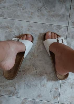 UN PIE DESNUDO