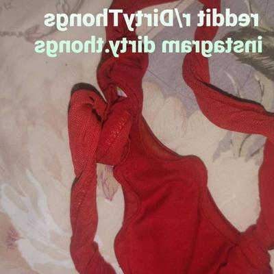 Schmutziges, fleckiges Höschen nach hartem Sex