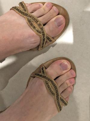 Mis pies en sandalias