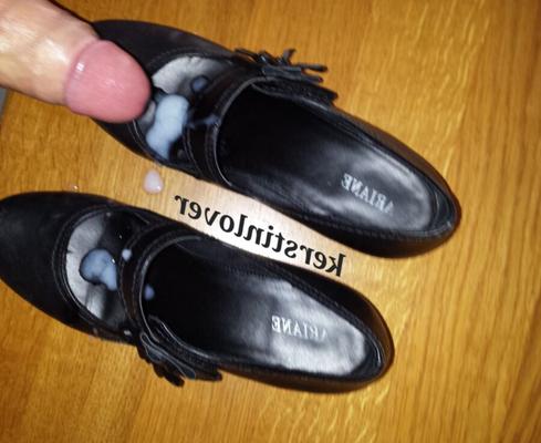 Кончаю в туфли моей жены