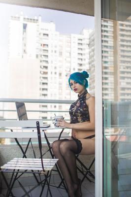 Suicide Girls - Reeden - Aime-moi tendrement