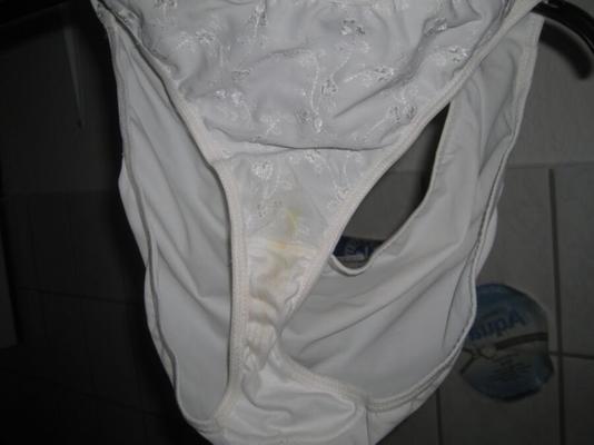 - bragas sucias, gastadas, mojadas y apestosas - de mi ex esposa