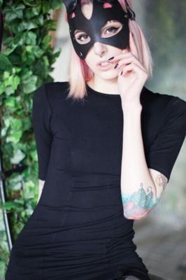 Suicide Girls – Snowyfeles – Folge dem schwarzen Kaninchen