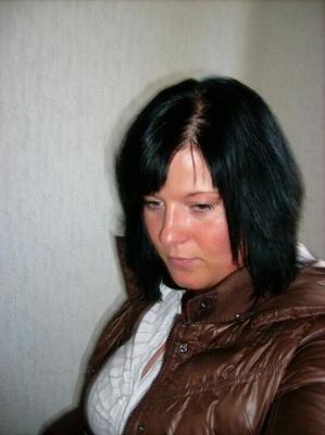 Perras esposas sexys con chaquetas brillantes y sexys