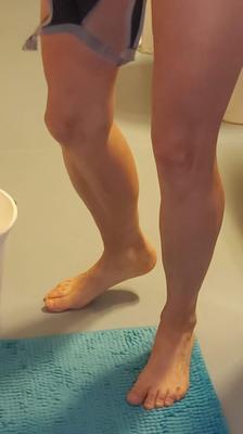 Leg show mommy