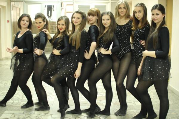 Ado mignonne au hasard en collants