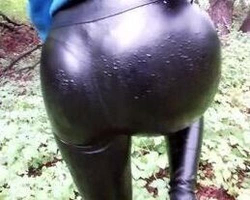 Sexy BBW in glänzendem Kleid