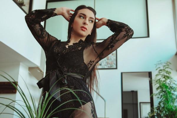 Suicide Girls - Aradiamx - Intentions sombres