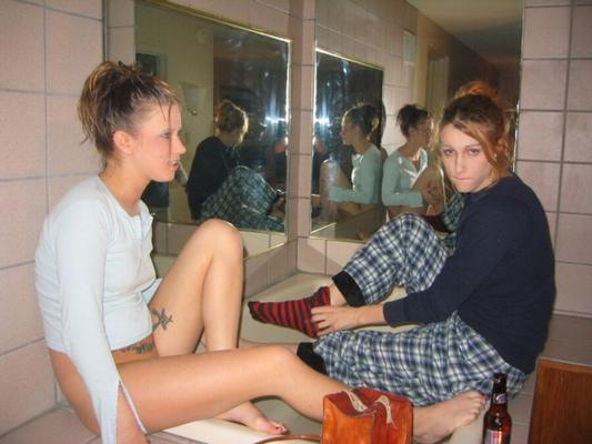 ...... lesbos afeitándose en los coños