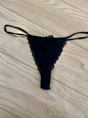 妻の黒いプライマークTバック