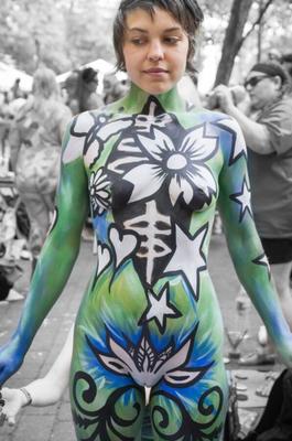 Bodypainting - ihr schönstes Kleid - BODY