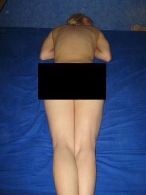 Cerda rubia censurada por perdedores
