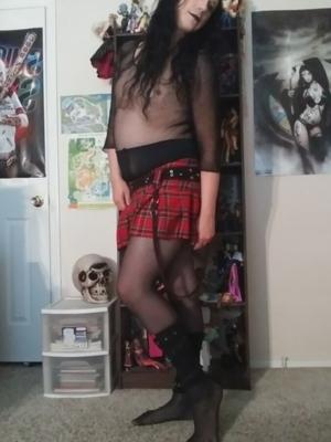 Colegial gótica sem maquiagem (com gifs de porra nos pés em leggings)