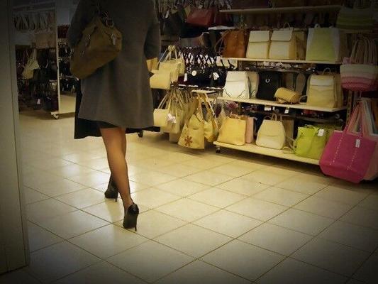 Pumps und Nylon