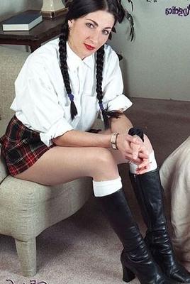 angelica - Schulmädchen in nackten Strumpfhosen