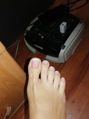 Pedicure francesa de uma prostituta