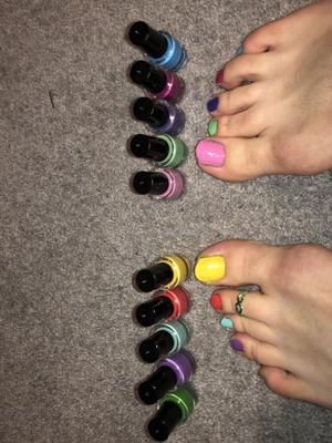 New colour on my pretty Pedi�s