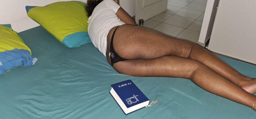 Ohnmächtige Ebenholzfrau, schläfrig, betrunken, dumme, ahnungslose Schlampe