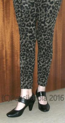 Karola mit Strumpfhosen und High Heels