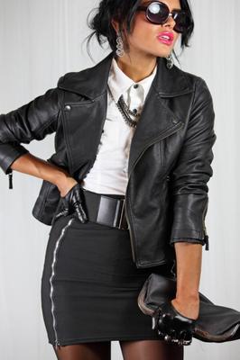 Wetfoto Wetlook Mädchen nasse Lederjacke