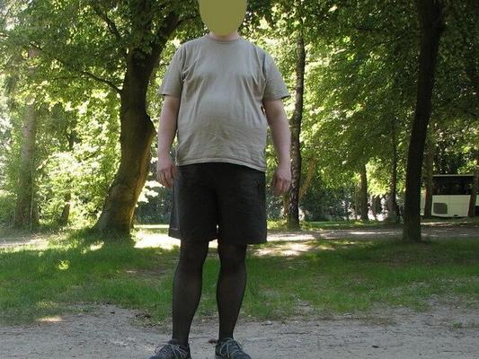 Im Urlaub nur mit kurzer Hose und Strumpfhose.
