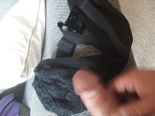 Wichsen mit Schwiegermutters Sachen, branlette avec sa belle-mère
