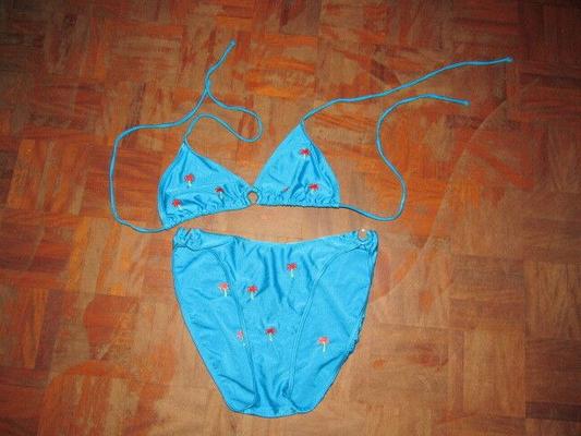 Blauer Bikini ruiniert