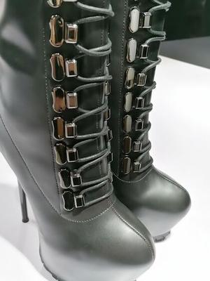 Frauen Domina die Hure Heels abspritzen