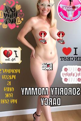 SORORITY MOMMY DARCY K. – Private Bilder für My Son Vol.