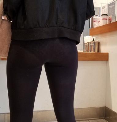 Asiatische Mädchen im Café