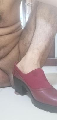 me briser la bite sous les talons