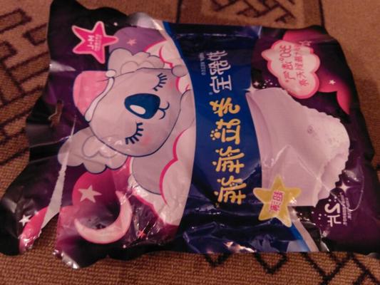 中国の吸収性パンティー、別名ウィスパー オーバーナイト